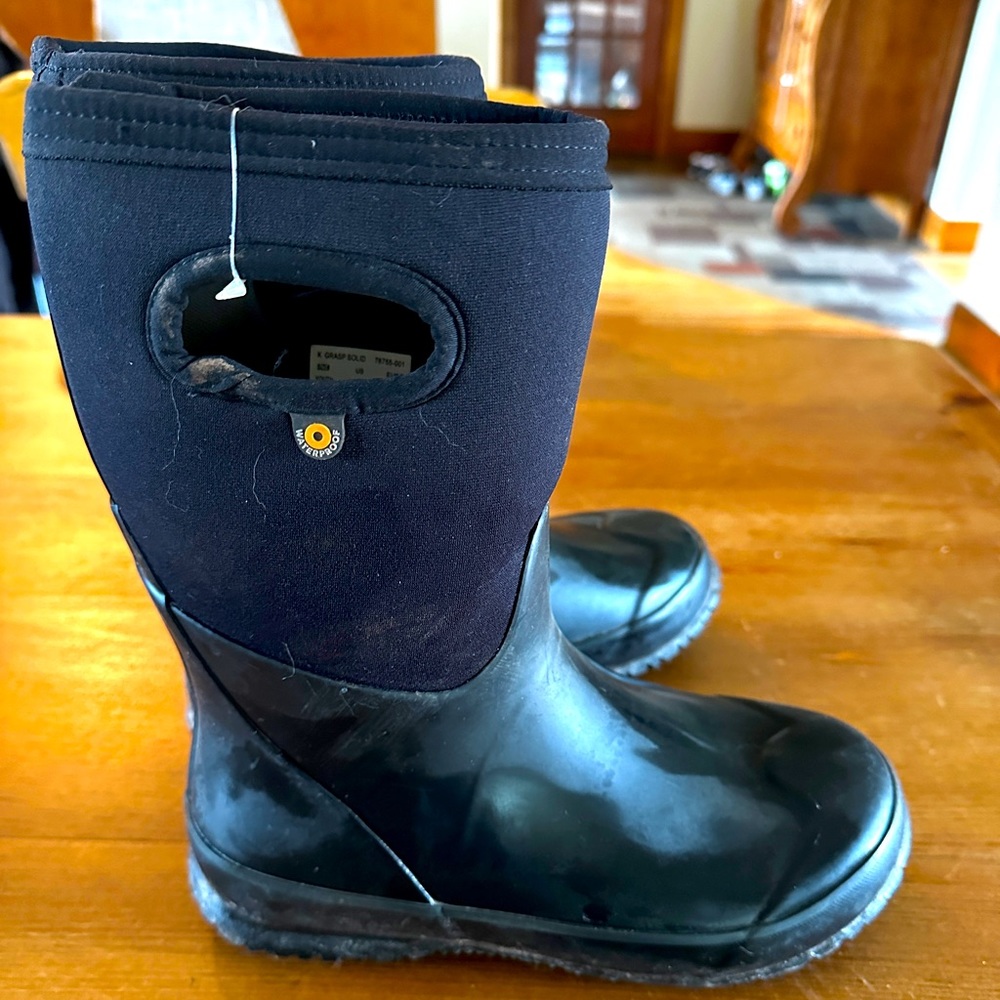 BOG youth size 4 heavy duty rain/mud boot